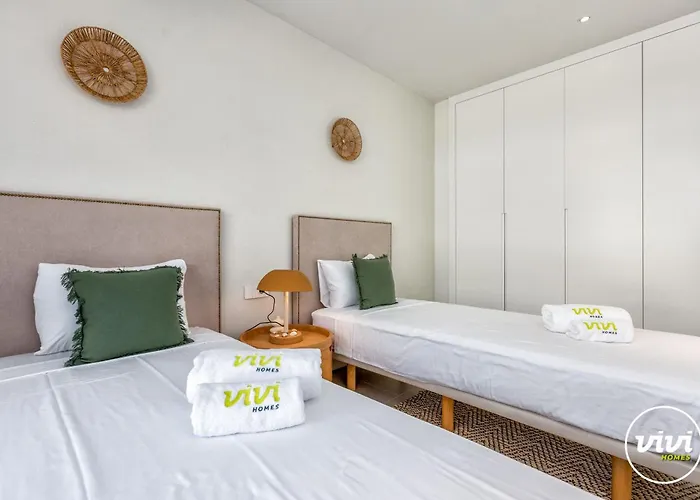 Vivi Homes - Azure - Sea View - Mountain View - Pool - Garden בית נופש *