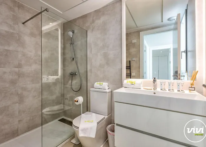 Vivi Homes - Azure - Sea View - Mountain View - Pool - Garden בית נופש