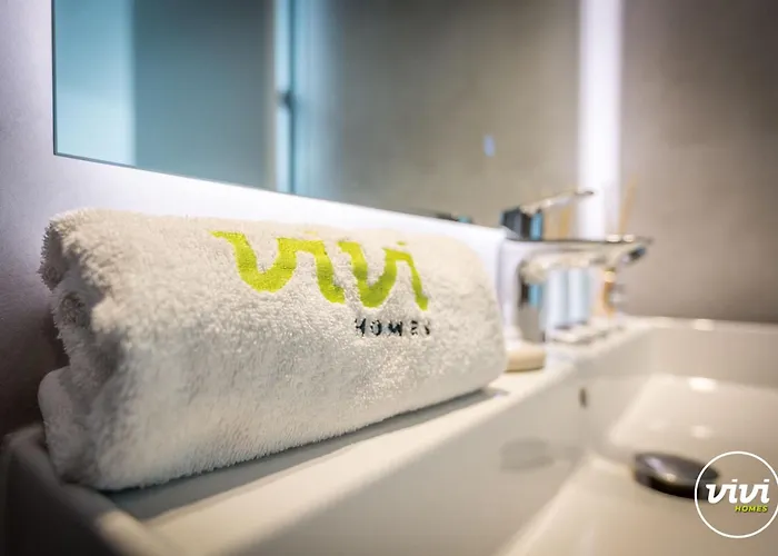 Vivi Homes - Azure - Sea View - Mountain View - Pool - Garden בית נופש *