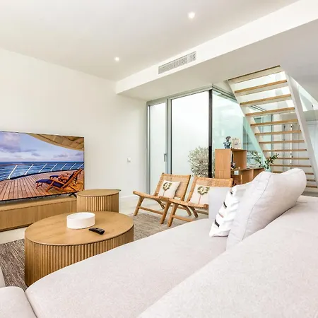 Vivi Homes - Azure - Sea View - Mountain View - Pool - Garden Holiday home