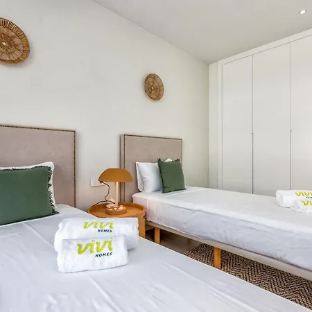 Vivi Homes - Azure - Sea View - Mountain View - Pool - Garden Holiday home *