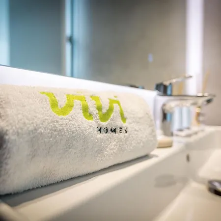 Vivi Homes - Azure - Sea View - Mountain View - Pool - Garden בית נופש *