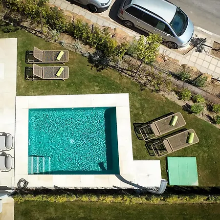 Vivi Homes - Azure - Sea View - Mountain View - Pool - Garden Holiday home *