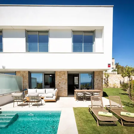 Vivi Homes - Azure - Sea View - Mountain View - Pool - Garden Holiday home Estepona