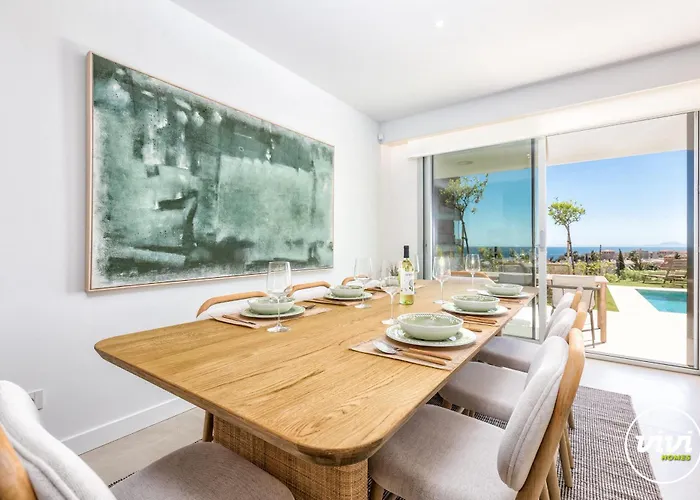 Semesterbostad Vivi Homes - Azure - Sea View - Mountain View - Pool - Garden Estepona