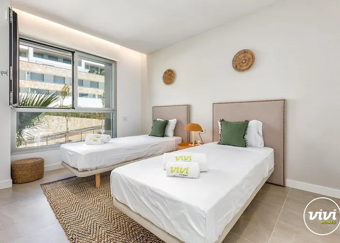 Vivi Homes - Azure - Sea View - Mountain View - Pool - Garden Estepona