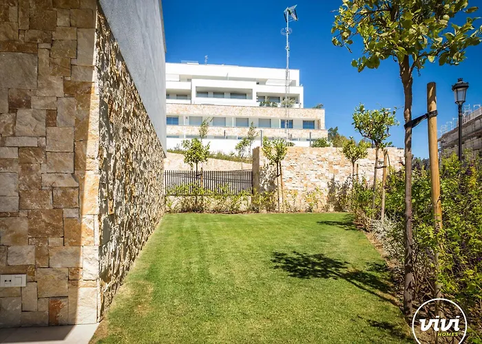 Semesterbostad Vivi Homes - Azure - Sea View - Mountain View - Pool - Garden *