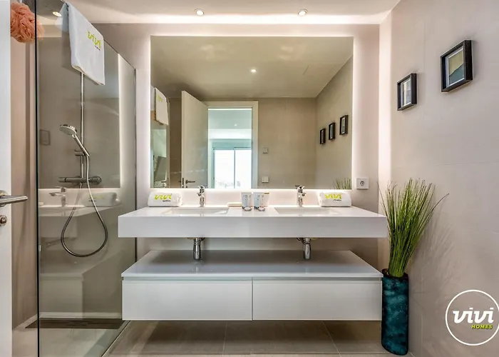 Vivi Homes - Azure - Sea View - Mountain View - Pool - Garden * Estepona